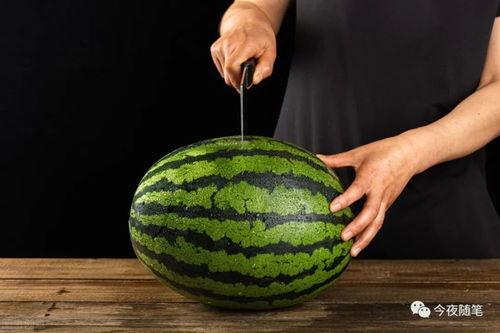 吃瓜怎么拿,如何优雅地拿瓜
